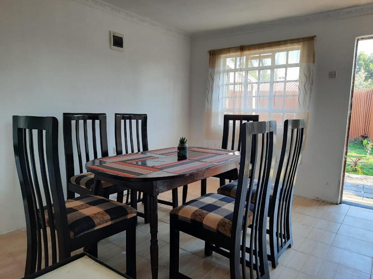 Rafiki House Hotel Nanyuki Buitenkant foto